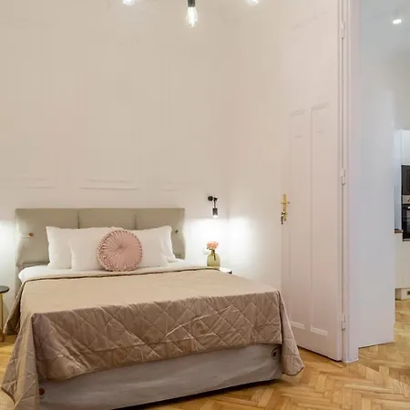 Glamorous Modern Apartment In The Hearth Of Budapest Exterior photo