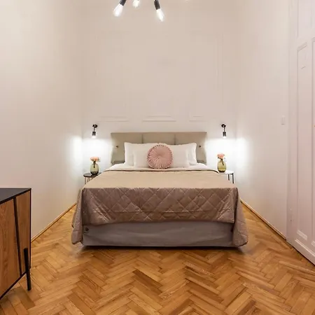 Glamorous Modern Apartment In The Hearth Of Budapest Exterior photo