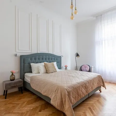 Glamorous Modern Apartment In The Hearth Of Budapest Exterior photo