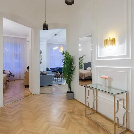 Glamorous Modern Apartment In The Hearth Of Budapest Exterior photo