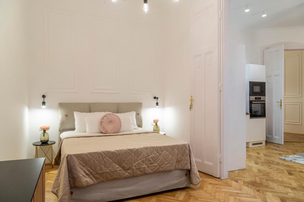 Glamorous Modern In The Hearth Of