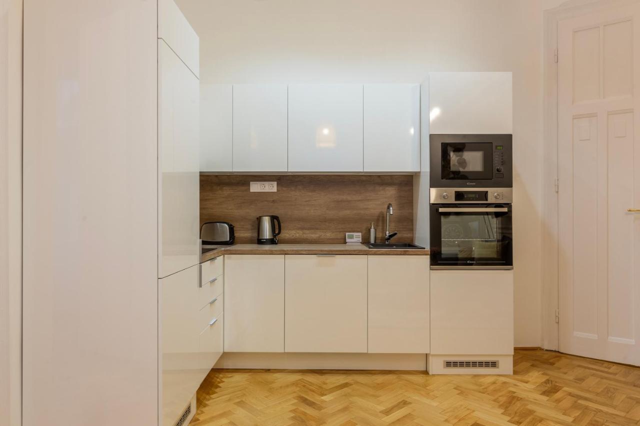 Glamorous Modern In The Hearth Of * Budapest