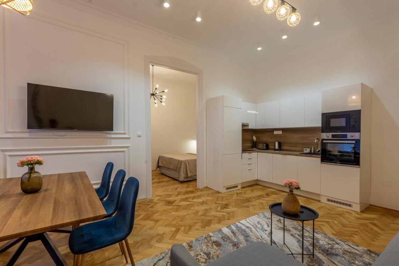 Glamorous Modern In The Hearth Of Apartment *